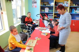 centrove teteven 612221 2 Кметът на Тетевен зарадва децата, младежите и възрастните със специални потребности с подаръци