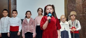 deca koncert 22122212 Деца от ЧНУ „Св. Седмочисленици“ – Ловеч, гостуваха на областната администрация