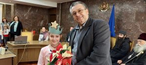 deca koncert 22122215 Деца от ЧНУ „Св. Седмочисленици“ – Ловеч, гостуваха на областната администрация