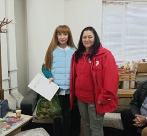 dobrovolci red cross 512221 4 e1670230970116 ОС НА БЧК-ЛОВЕЧ НАГРАДИ ИЗЯВЕНИ ДОБРОВОЛЦИ ПО СЛУЧАЙ 5 ДЕКЕМВРИ – ДЕН НА ДОБРОВОЛЕЦА