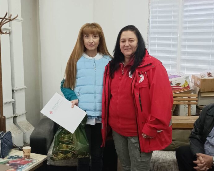 dobrovolci red cross 512221 4 e1670230970116 ОС НА БЧК-ЛОВЕЧ НАГРАДИ ИЗЯВЕНИ ДОБРОВОЛЦИ ПО СЛУЧАЙ 5 ДЕКЕМВРИ – ДЕН НА ДОБРОВОЛЕЦА