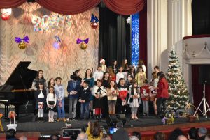 koleden koncert 1612221 1 В Ловеч деца от вокална формация "Пееща дъга" и децата от Музикалната школа при Ловчанско читалище „Наука-1870 г.“ изнесоха Коледен концерт