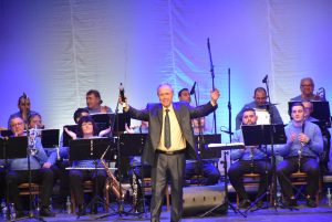 koleden koncert lovech 23122213 Голям коледен концерт на Общински духов оркестър със специалното участие на известния поп певец Христо Кидиков