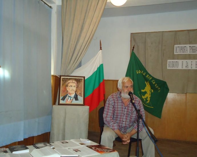 mladen stoianov 1012221 Историкът Младен Стоянов празнува 70-и рожден ден с приятели в КДК