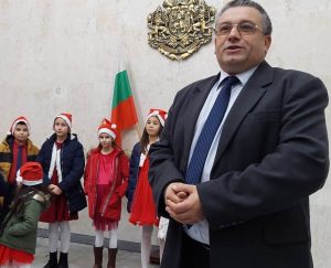 oblast bazar 1212221 3 Още в първия ден на изложбата базар „Талантите в администрацията“ бяха изкупени много от творбите