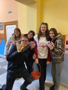 red cross 312221 10 С редица дейности Българският младежки Червен кръст  - Ловеч отбеляза Световния ден за борба със СПИН