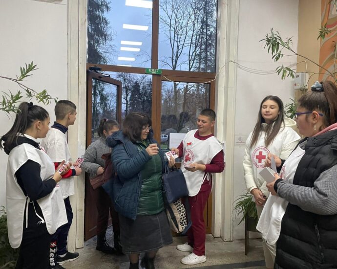 red cross 312221 12 С редица дейности Българският младежки Червен кръст  - Ловеч отбеляза Световния ден за борба със СПИН