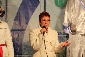teteven elha 512221 11 Д-р Мадлена Бояджиева запали светлините на коледната елха в Тетевен