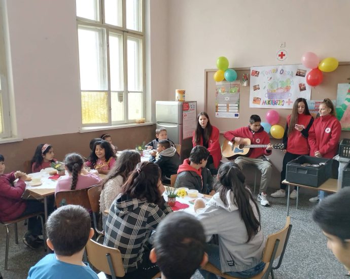 topal obiad 712221 1 60 ДЕЦА ОТ СЕЛО АЛЕКСАНДРОВО, ОБЩИНА ЛЕТНИЦА ЩЕ ПОЛУЧАВАТ ТОПЪЛ ОБЯД ДО КРАЯ НА ЗИМАТА ПО ПРОЕКТ НА БЧК - ЛОВЕЧ