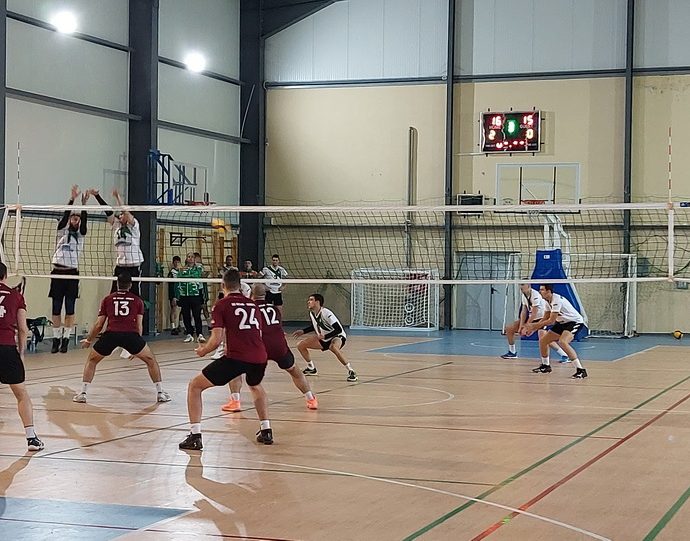 volei 1112221 В първият си мач от първото си участие в турнира за Купата на България мъжкият волейболен клуб “ОСЪМ” Ловеч разгроми с 3:0 гейма “Родопа” Смолян