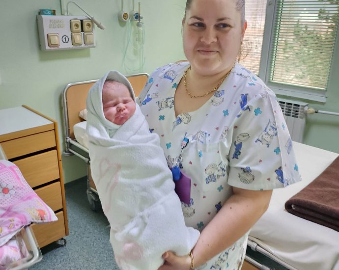 parvo bebe troyan 401231 3 Първото бебе за 2023 година родено в Троян е Деана и е от Ловеч