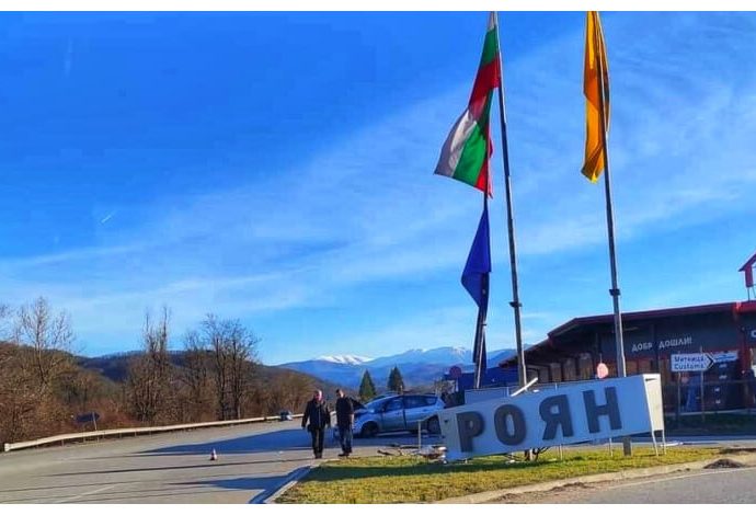 tabela troyan 1101231 2 Пътно транспортно – произшествие е причина за повредената табела на входа на Троян