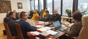 troyan sreshta 2201231 2 По инициатива на кметовете на селата Орешак и Черни Осъм в Троян се проведе среща във връзка с укрепването на компрометирания участък от пътя Троян – Черни Осъм