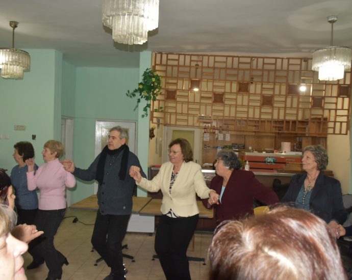 turisti veterani 10012316 Кметът на Община Ловеч Корнелия Маринова поздрави членовете на Клуба на туристите ветерани към ТД „Стратеш“