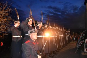ceremonia levski 1802231 9 Възпоменателна церемония с военен ритуал се проведе на 18 февруари вечерта пред паметника на Васил Левски в Ловеч