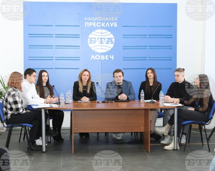 debat bta levski 1402233 По инициатива на БТА ученици дебатираха на тема: „За или против политизирането на образа на Левски“