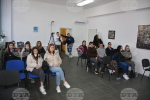 debat bta levski 1402236 По инициатива на БТА ученици дебатираха на тема: „За или против политизирането на образа на Левски“