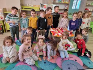 deca slanchice 702231 4 Работилница за мартеници бе организирана в Детска градина „Зора“ в Ловеч