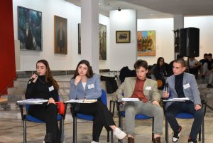 diskusia levski 3 Над два часа ученици от две елитни гимназии дебатираха за Васил Левски и неговото дело в дискусионно студио