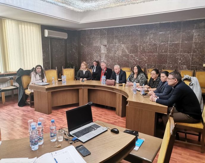 konsutacii rik 402231 1 Партиите в 11 МИР Ловеч се споразумяха само за председател на РИК - Валентина Недялкова. Съставът на на комисията ще бъде определен от ЦИК