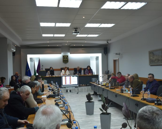 obs 703231 Съветниците в Ловеч подкрепиха допълнителни финанси като индексация за доизграждане на училищна спортна зала