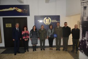 plaket gvardeici 1902231 2 Специалният плакет на Община  Ловеч с образа на Васил Левски получи вчера командирът на Национална гвардейска част полк. Кънчо Иванов