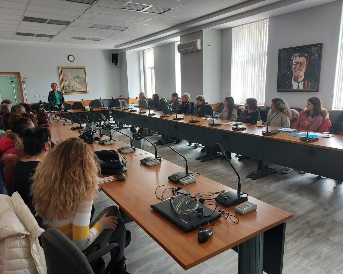 rzi obuchenie 302231 2 РЗИ - Ловеч, съвместно с Община Ловеч проведе обучение на медицинските специалисти от училища, детски градини и детски ясли