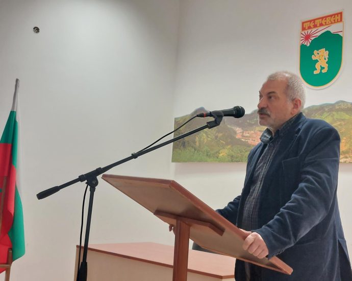 teteven levski 1602231 6 В Община Тетевен бе проведена среща с проф. Пламен Митев по повод 150-годишнината от гибелта на Васил Левски