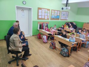 troyan rprikazki 2702231jpg 4 В Деня на европейските автори кметът на община Троян – Донка Михайлова влезе в ролята на приказен разказвач пред най-малките ученици в Троян