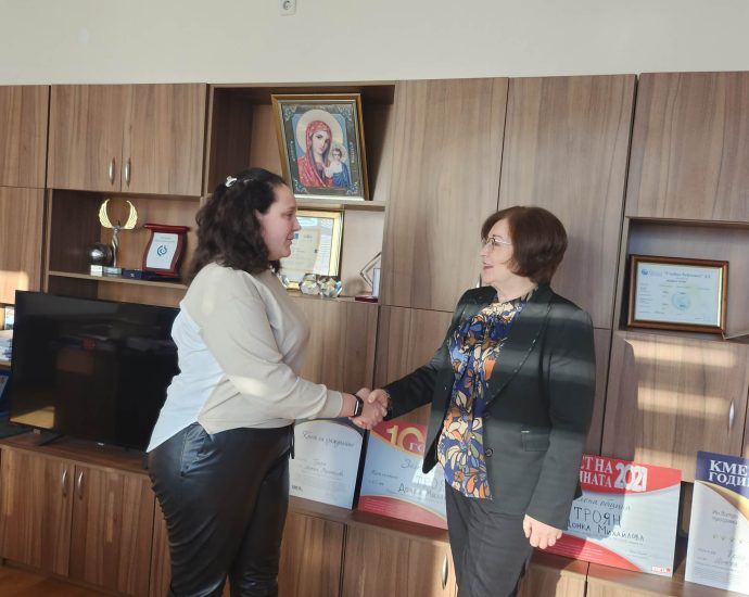 veronika mihajlova 1002231 2 Община Троян отпуска стипендии като стимул на специалисти в сектор „Здравеопазване“ за троянските лечебни заведения