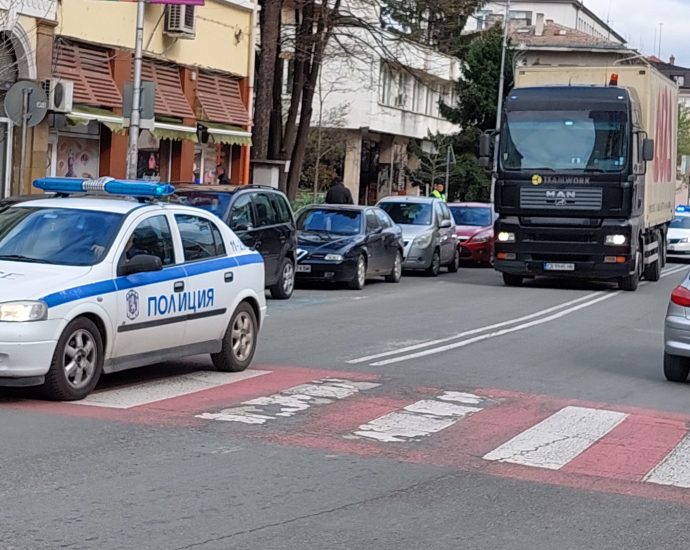 biuletini rik lovech 2803231 1 Бюлетините за парламентарния вот на 2 април пристигнаха в Ловеч. Те са 117 000.