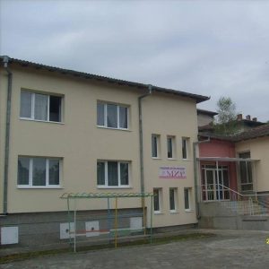 dg mir troyan 2003231 За пореден път Община Троян е одобрена по обявената за 2023 г. кампания за финансиране по проект „Красива България”, с обект: „Детски площадки в ДГ “Мир“ -  гр. Троян“