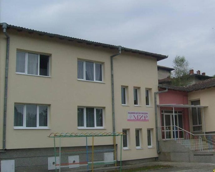 dg mir troyan 2003231 За пореден път Община Троян е одобрена по обявената за 2023 г. кампания за финансиране по проект „Красива България”, с обект: „Детски площадки в ДГ “Мир“ -  гр. Троян“