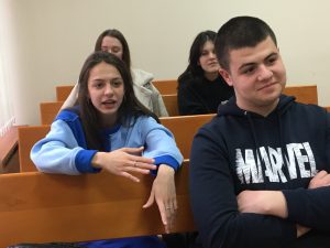 diskusiq droga 1703231 1 Прокурор и ученици обсъдиха вредата от наркотиците. Организатор на срещата беше Окръжен съд - Ловеч