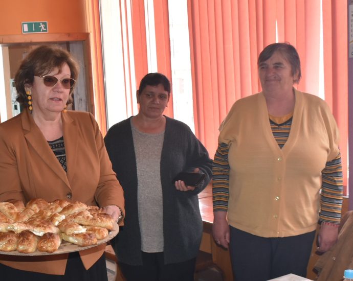 kmet kakrina 2203231 3 Кметът на Община Ловеч Корнелия Маринова взе участие в пролетния празник, организиран от кметството в село Къкрина и местното НЧ „Васил Левски 1924 г."
