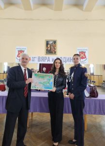 nagrada mihajlova 1003231 2 Кметът на Община Троян Донка Михайлова бе отличена с най-високия приз на сдружение „Артилерия – ген. Владимир Вазов” – Плевен