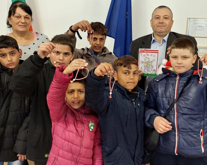ou deca baba marta 103231 Деца от ЦСОП „Васил Левски“ гостуваха на областния управител за Баба Марта