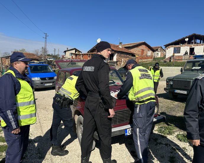 police 3003231 Специализирана полицейска акция за противодействие на битовата престъпност е проведена днес в Луковит