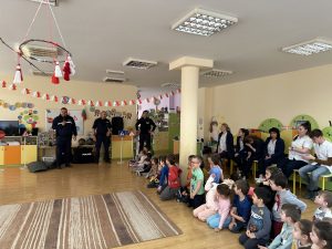 police kids 1603236 Служители на сектор „Охранителна полиция” при РУ Ловеч гостуваха на деца от Детска градина „1 юни” в Ловеч