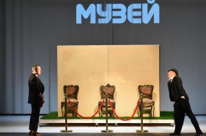 premiera teater 2903231 8 Публиката посрещна възторжено спектакъла „Седемте стола”, ново заглавие в репертоара на Драматичен театър Ловеч