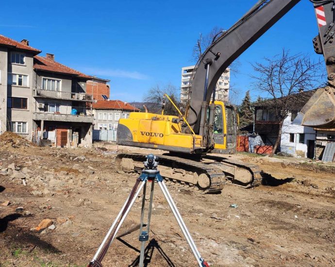 troyan stroitelstvo 1703231 Вече стартира работата по голяма част от строителните обекти, заложени в програмата на Община Троян за 2023 г.