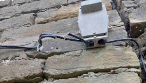 vandali 1003231 3 Неизвестни извършители са прекъснали захранващите кабели на уличното осветление в района на ресторант „Оазис“ в кв. „Вароша“