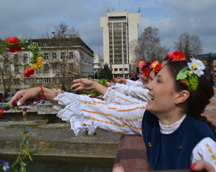 cvetnica lovech kumichka 90423128 Цветница 2026 в Ловеч: Традиции, ритуали и концерт на Елица Тодорова в неделния ден