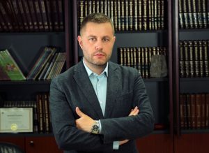 georgi milkov 2404231 Георги Милков ще представи книгата си „Истории от ръчния багаж“ в Ловеч и Тетевен, ще се срещне с ловешки ученици