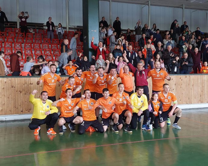 handball osam 1804231 2 Представителният отбор ХК „Осъм“ (Ловеч)  заслужи бронзовите отличия в първенството на „А“ РХГ при мъжете