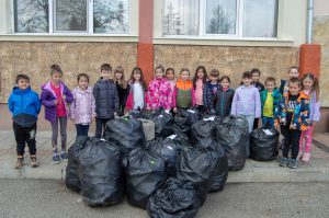 kampania reciklirane 2404231 2 Приключи кампанията на Екопак и Община Троян – „Екоклас“. За месец учениците събраха 660 кг отпадъци годни за рециклиране