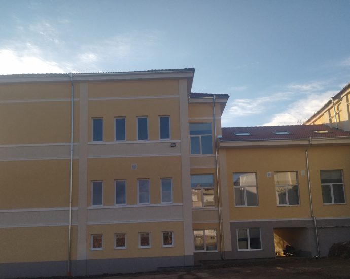 novo krilo ezikova 504231 1 Добрата новина: Завърши строителството на ново крило към учебната сграда на Езиковата гимназия в Ловеч