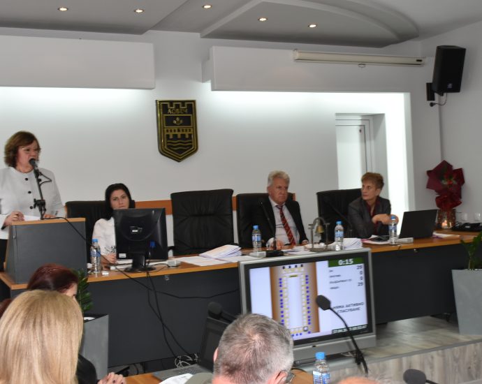 obs marinova 2904231 Корнелия Маринова: Броят на издадените разрешения за строеж от Община Ловеч говорят за положителен процес