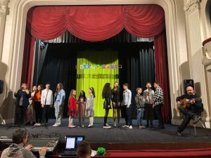 peeshto jaice 20042231 2 В Ловеч се проведе традиционният Великденски фестивал „Пеещо яйце”. Специален гост беше световно известната акордеонистка Вероника Тодорова