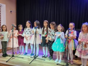 talanti deca troyan 1904231 1 Дните на талантите и интересите 2023 в Троян продължават с вокално изпълнение